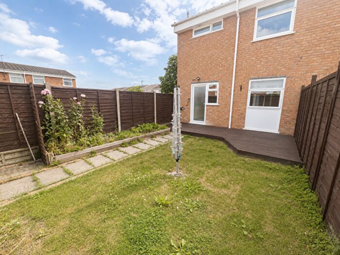 3 Bedroom End Of Terrace House To Rent In Hampton Close, Bedford, MK45