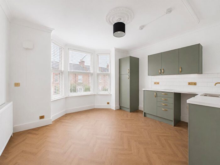 1 Bedroom Flat To Rent In Okehampton Road, Exeter, EX4
