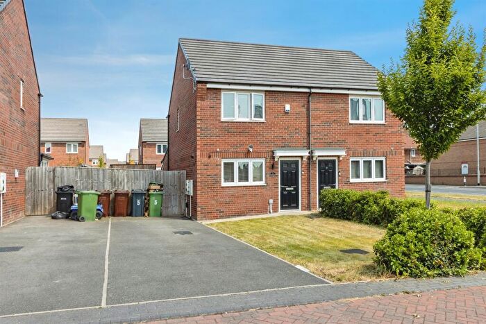 2 Bedroom Semi Detached House For Sale In Parklands Court, Seacroft, Leeds, LS14