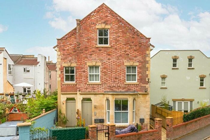 2 Bedroom Apartment To Rent In Hill Avenue, Totterdown, Bristol, BS3