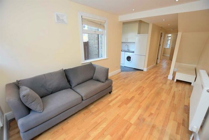 1 Bedroom Flat To Rent In Squires Lane, Finchley, N3