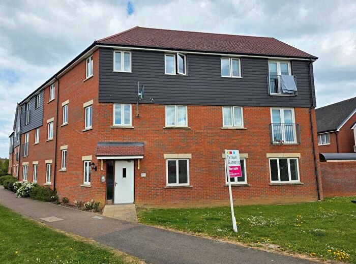 2 Bedroom Apartment For Sale In Paradise Orchard, Aylesbury, HP18