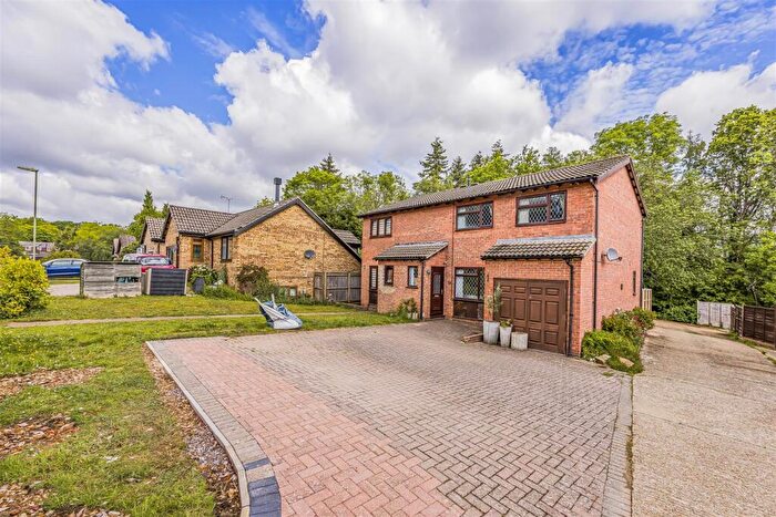 3 Bedroom House For Sale In Covert Grove, Waterlooville, PO7