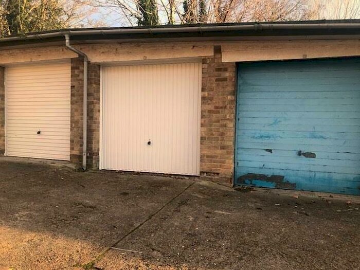 Garage / Parking To Rent In Millway Close, Wolvercote, OX2
