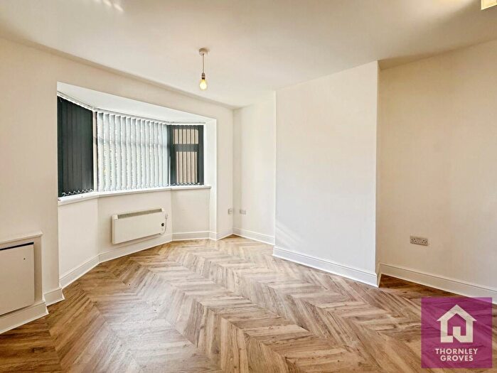 2 Bedroom Flat To Rent In Russell Road, Salford, Greater Manchester, M6