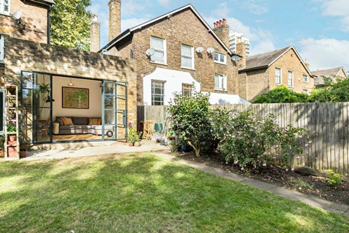 1 Bedroom Flat For Sale In Consort Road, Peckham, SE15