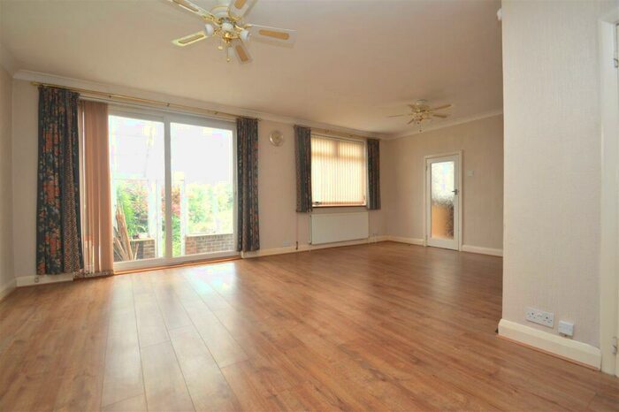 2 Bedroom Semi-Detached Bungalow For Sale In Peaketon Avenue, Redbridge, IG4
