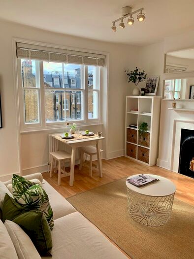 1 Bedroom Flat To Rent In Nottingham Place, London, W1U