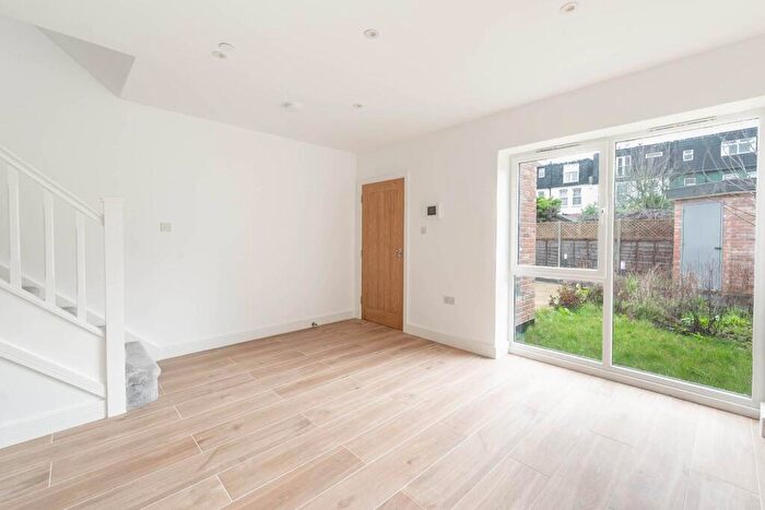 2 Bedroom House For Sale In Finchley Central, Finchley, London, N3