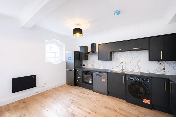 3 Bedroom Flat To Rent In Preston Circus, Brighton, BN1