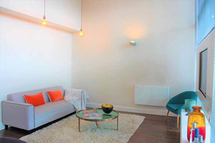 2 Bedroom Flat To Rent In City Road, Old Street, London, EC1V
