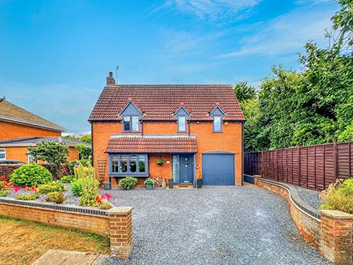 4 Bedroom Detached House For Sale In Oak Lane, Crick, NN6