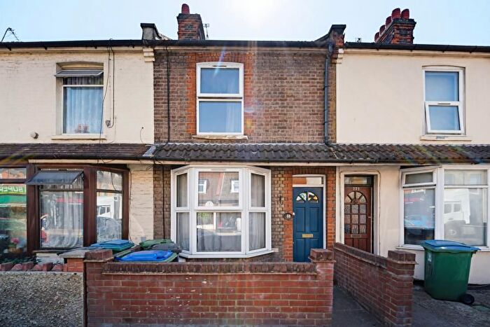 2 Bedroom Flat For Sale In Whippendell Road, WD18