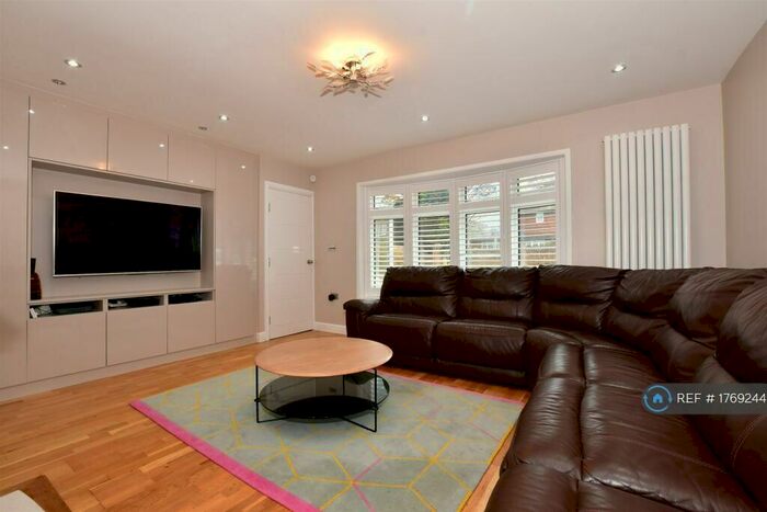 3 Bedroom Detached House To Rent In Priestfields, Rochester, ME1