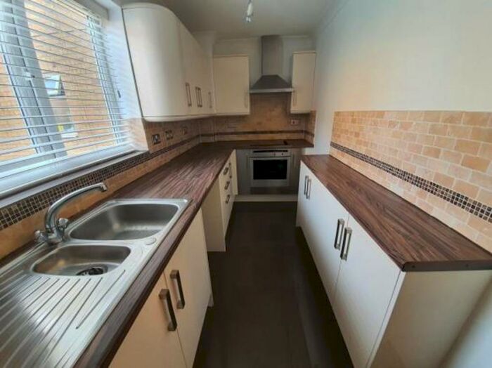 1 Bedroom Maisonette To Rent In Crescent Avenue, Grays, RM17