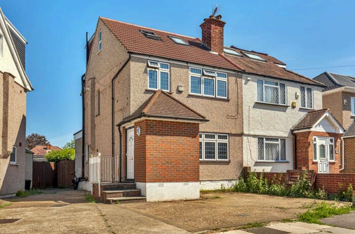 5 Bedroom Semi-Detached House To Rent In Derwent Drive, Hayes, UB4