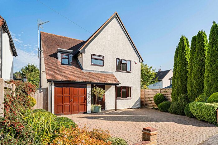 4 Bedroom Detached House For Sale In Heath Road, Potters Bar, EN6