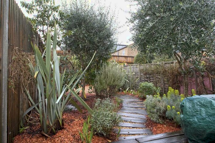 1 Bedroom House To Rent In Hayles Street, London, SE11