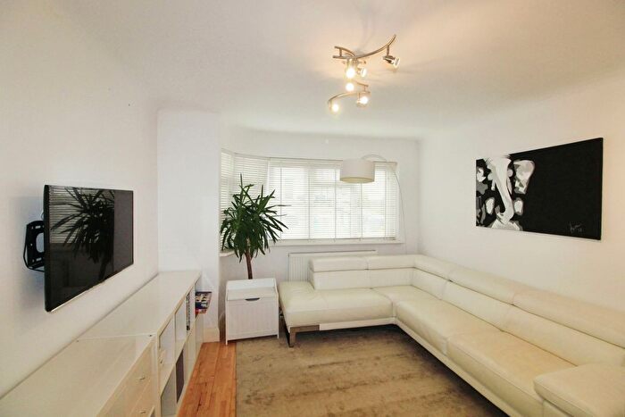 5 Bedroom Semi-Detached House To Rent In St Margarets Road, Edgware, HA8