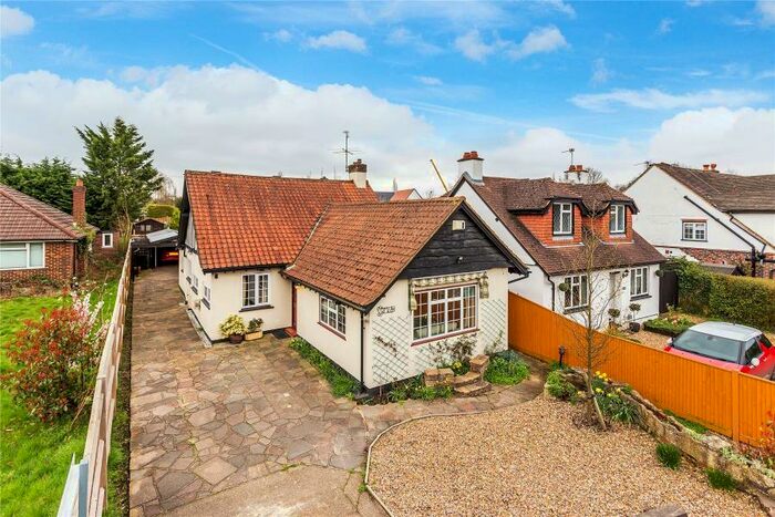 3 Bedroom Chalet To Rent In West End, GU24