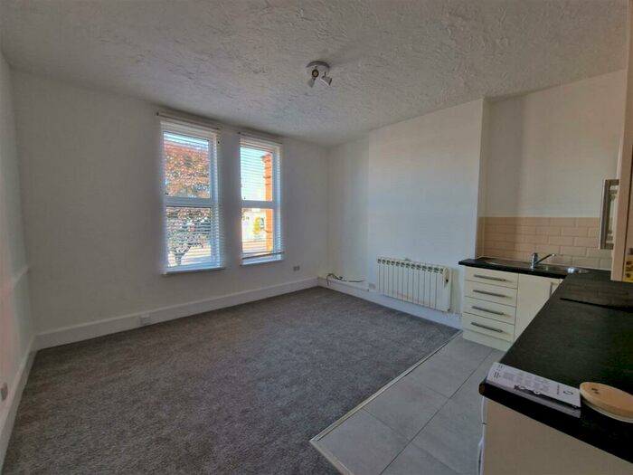 1 Bedroom Flat To Rent In Flat, Nottingham Road, NG7