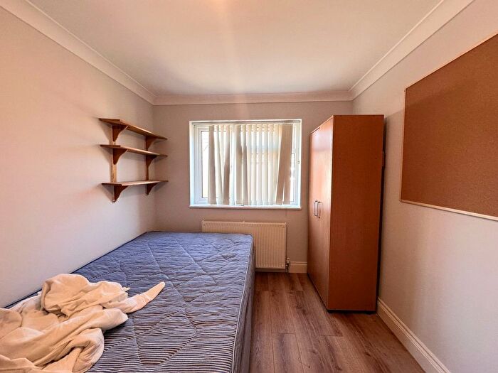 7 Bedroom Semi-Detached House To Rent In Ripstone Gardens, Southampton, SO17
