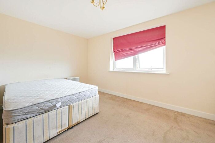2 Bedroom Flat To Rent In Newport Avenue, Canary Wharf, London, E14