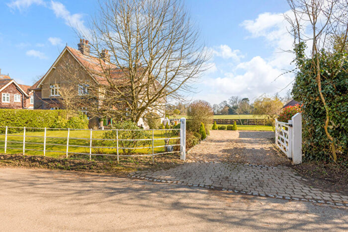 3 Bedroom Semi-Detached House For Sale In Beeson End Lane, Harpenden, AL5