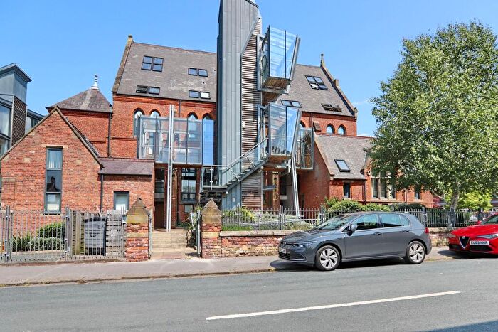 2 Bedroom Flat For Sale In Grey Street, Prestwich, M25