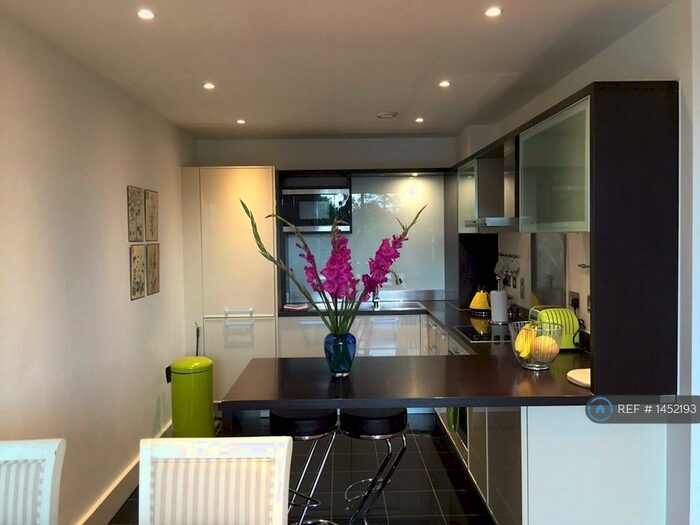 2 Bedroom Flat To Rent In Kingfisher Way, Cambridge, CB2