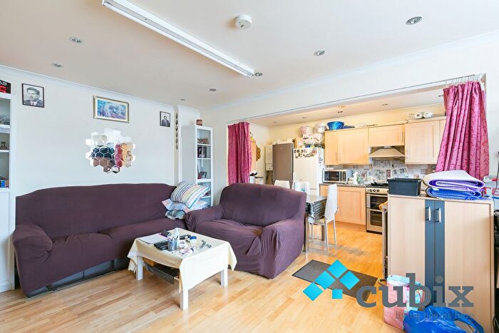 2 Bedroom Semi-Detached House To Rent In Vyne Way, Sutton, SM3