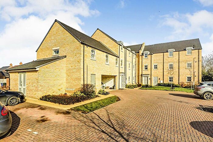 2 Bedroom Flat For Sale In Flanders Close, Bicester, OX26
