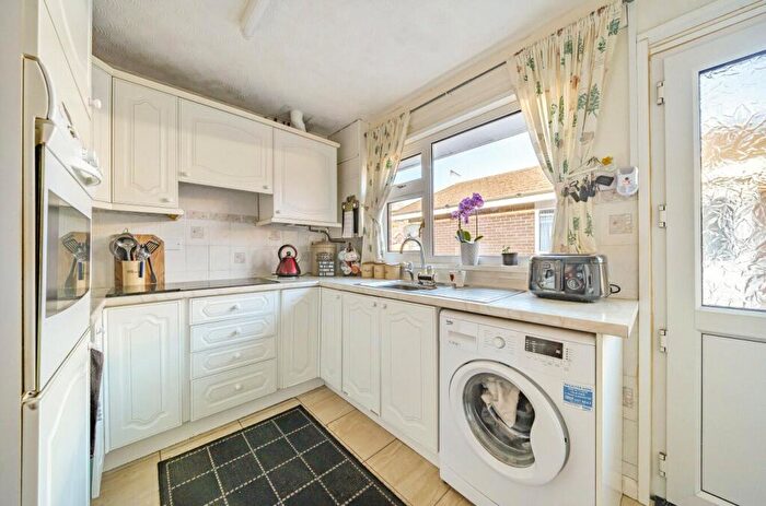 2 Bedroom Bungalow For Sale In Glandwr Park, Builth Wells, Powys, LD2