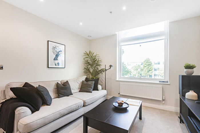 2 Bedroom Flat For Sale In Liberty House, Welwyn Garden City, AL7