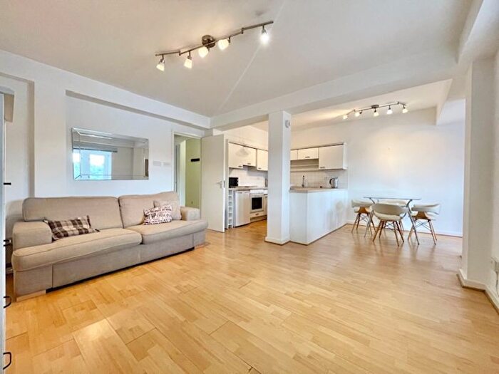 1 Bedroom Flat To Rent In Newlands Quay, Wapping, E1W