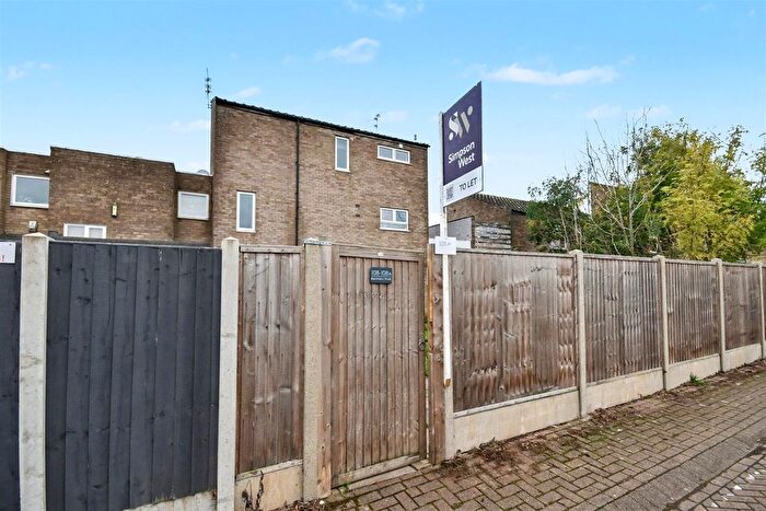 2 Bedroom Flat To Rent In Blenheim Walk, Corby, NN18