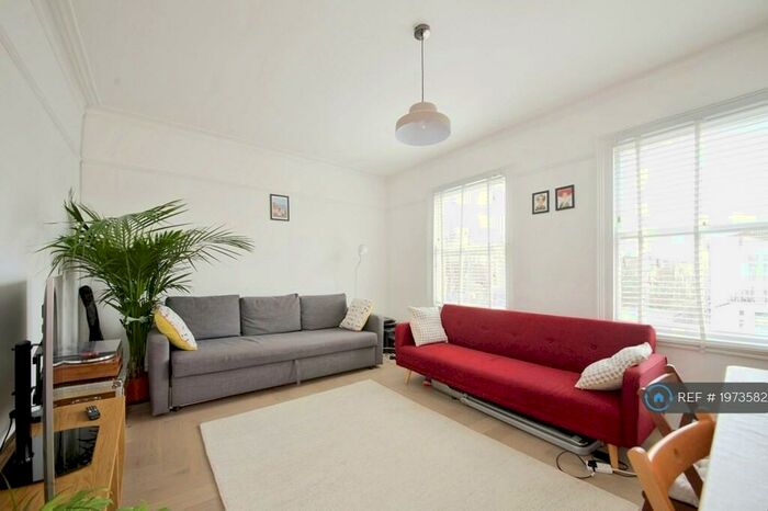 1 Bedroom Flat To Rent In Goring Road, London, N11
