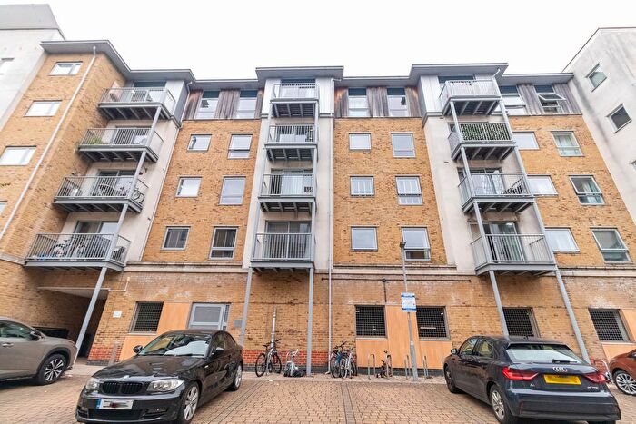2 Bedroom Flat For Sale In Calloway House, Coombe Way, Farnborough, GU14