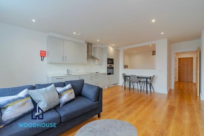 1 Bedroom Flat To Rent In Park Avenue, Bushey, WD23