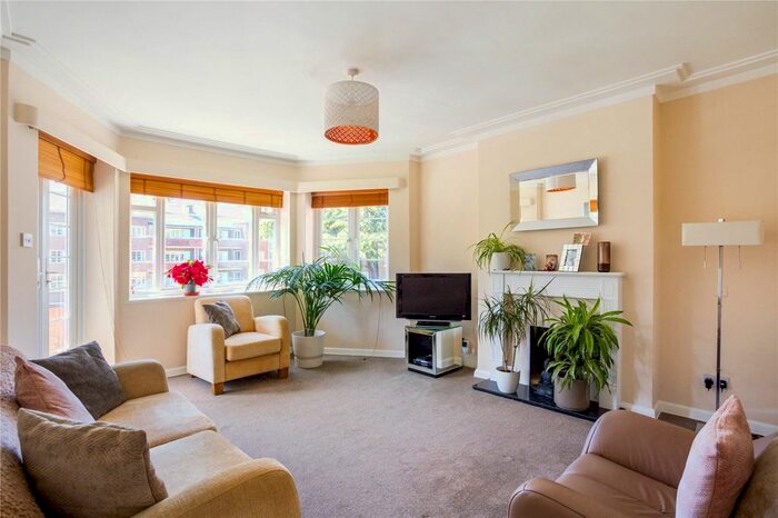 2 Bedroom Flat To Rent In Roehampton Close, Putney, London, SW15