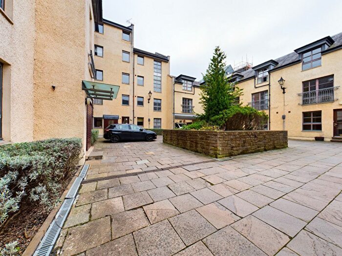 2 Bedroom Flat To Rent In Old Tolbooth Wynd, Old Town, Edinburgh, EH8