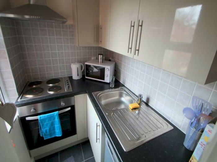1 Bedroom House To Rent In Estcourt Terrace, Leeds, LS6