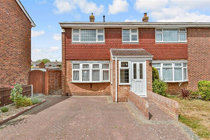 3 Bedroom Semi-Detached House For Sale In Oriole Way, Larkfield, Aylesford, Kent, ME20