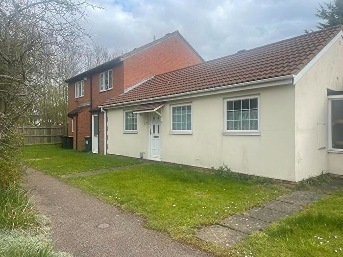2 Bedroom Bungalow To Rent In Alburgh Close, Bedford, MK42