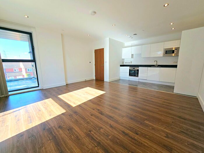 2 Bedroom Flat To Rent In Eastbury Road, Watford, WD19
