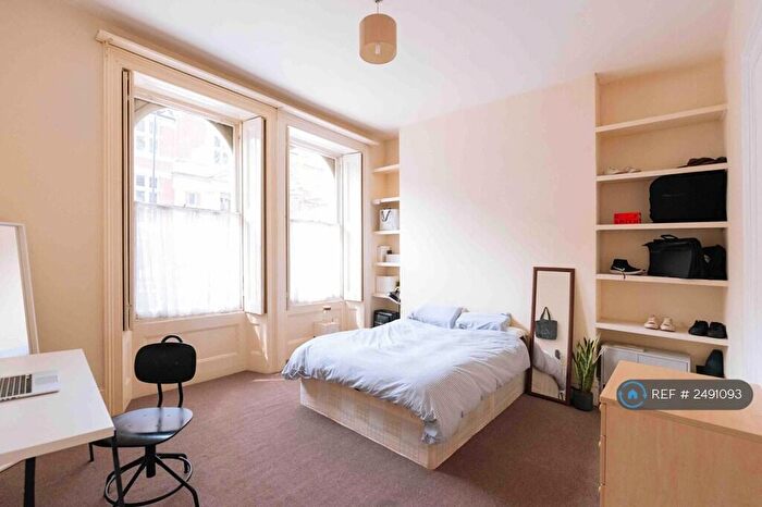 6 Bedroom Semi-Detached House To Rent In Camberwell Grove, London, SE5