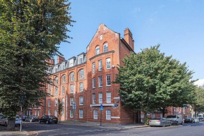 3 Bedroom Flat For Sale In Taplow House, Palissy Street, Shoreditch, London, E2