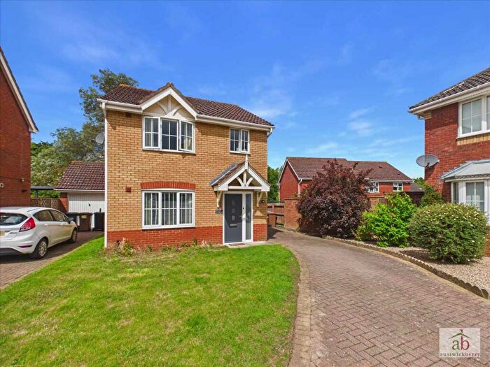 3 Bedroom Detached House For Sale In Lotus Close, Ipswich, IP1