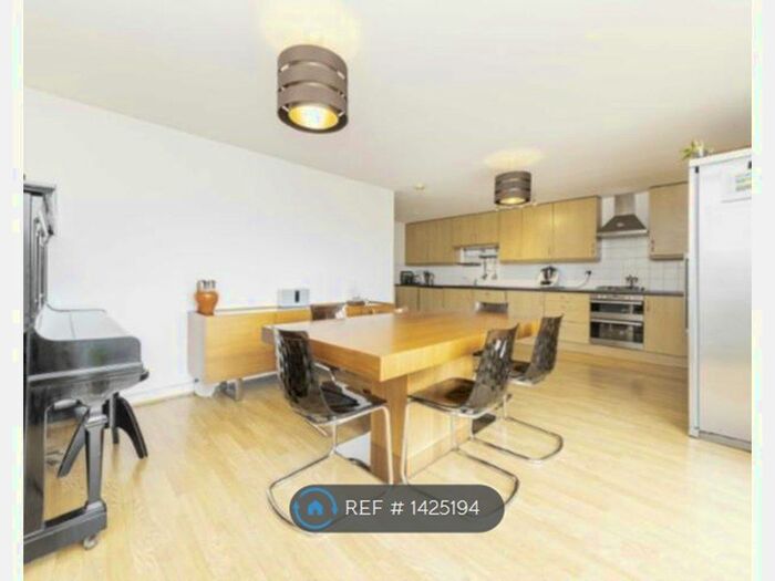 4 Bedroom Flat To Rent In West Arbour Street, London, E1