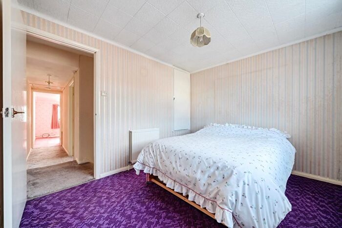 3 Bedroom Semi-Detached House For Sale In Windlesham, Surrey, GU20
